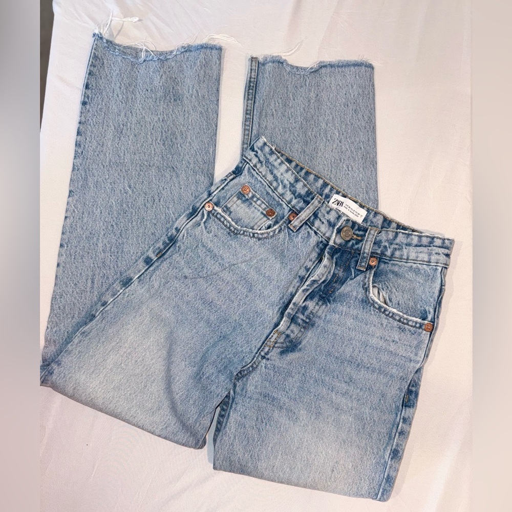 Zara Women Light Blue Denim Boyfriend Y2K Jeans with distressed hem Size 0 - Picture 12 of 16
